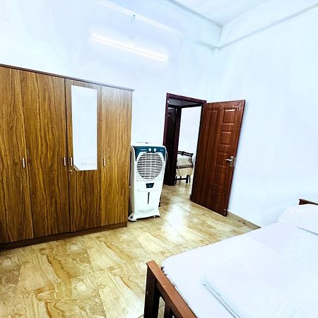Vcs Apartments Parassinikadavu Parassinikkadavu ภายนอก รูปภาพ