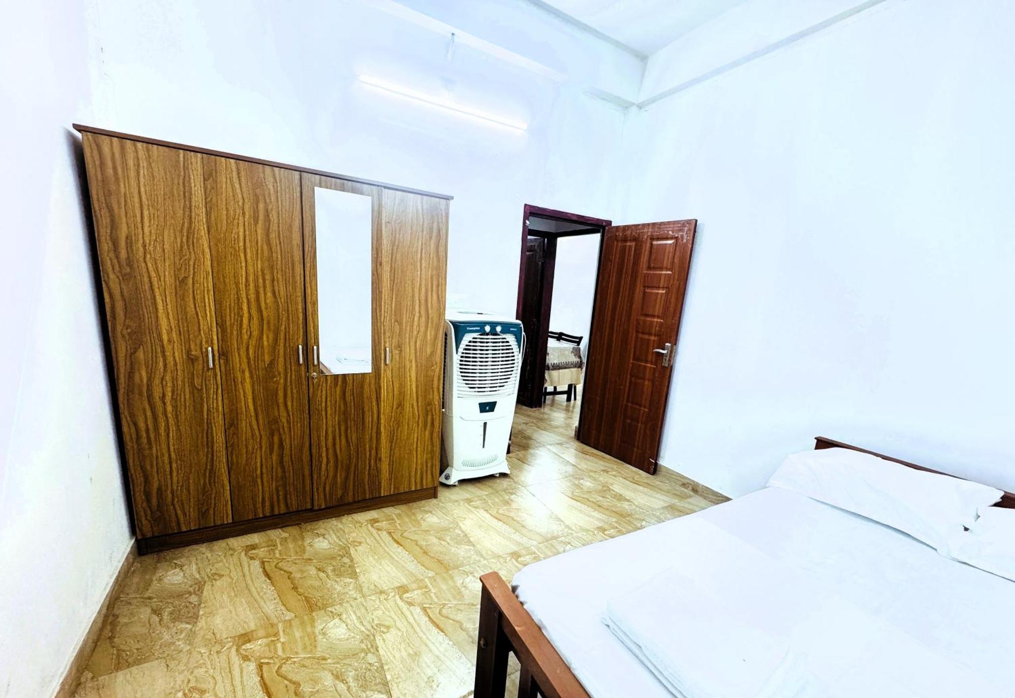 Vcs Apartments Parassinikadavu Parassinikkadavu ภายนอก รูปภาพ