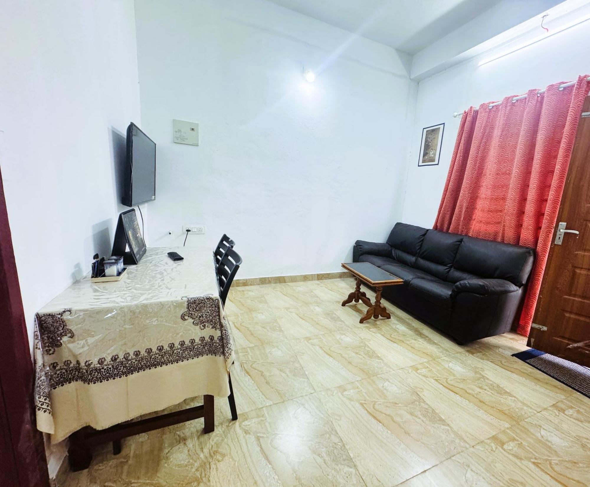 Vcs Apartments Parassinikadavu Parassinikkadavu ภายนอก รูปภาพ
