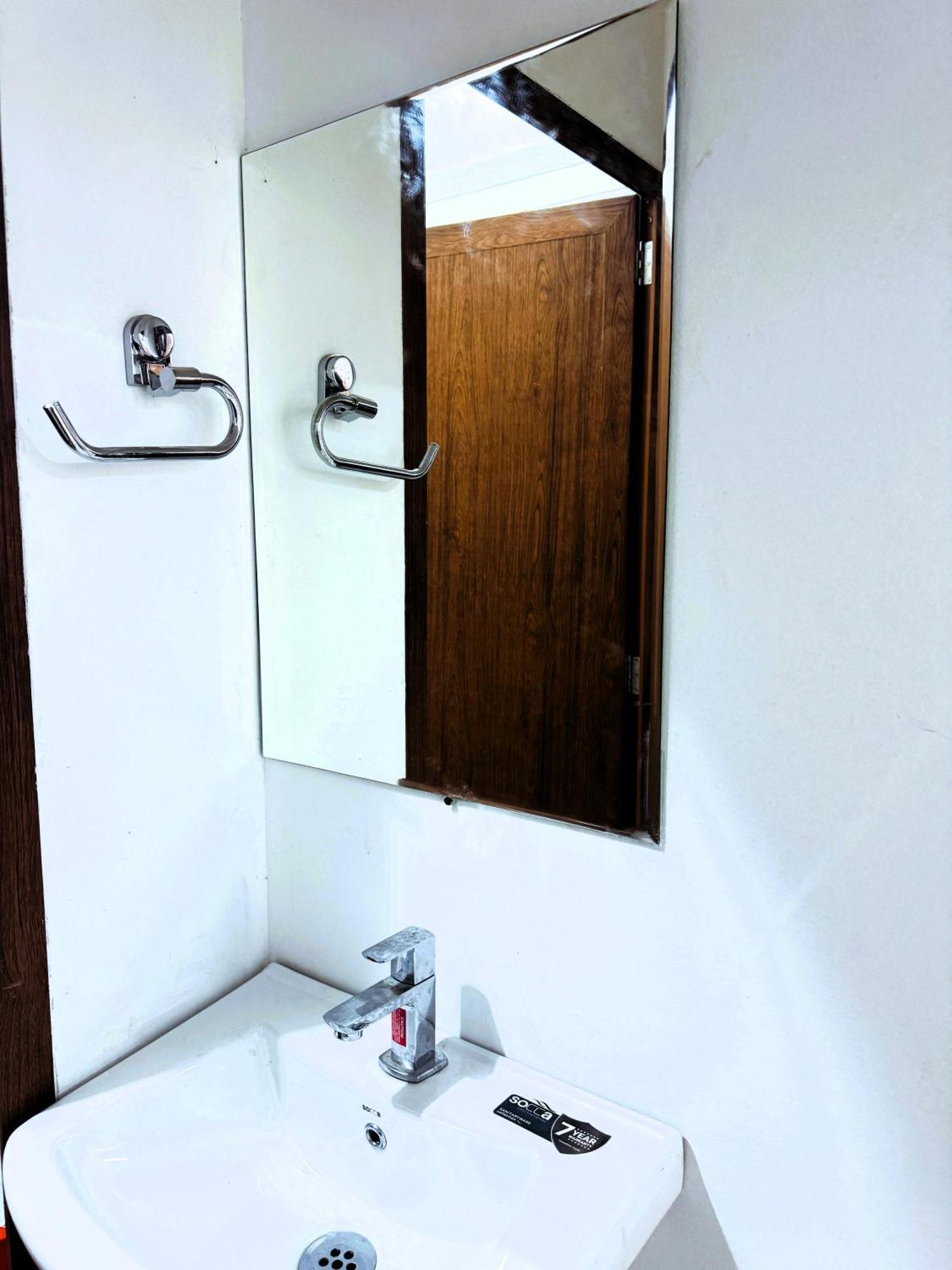 Vcs Apartments Parassinikadavu Parassinikkadavu ภายนอก รูปภาพ