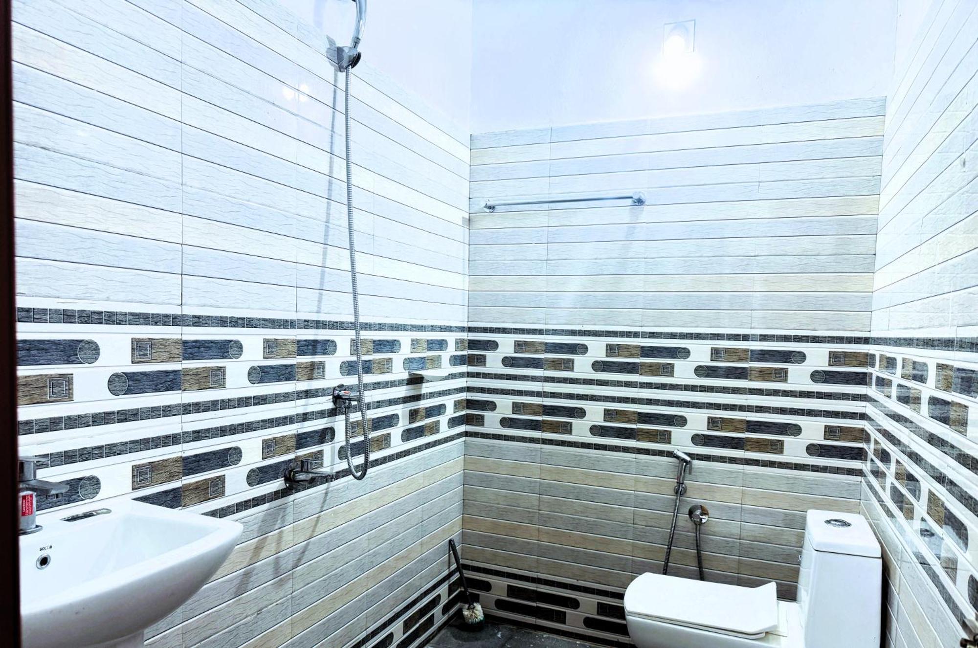 Vcs Apartments Parassinikadavu Parassinikkadavu ภายนอก รูปภาพ