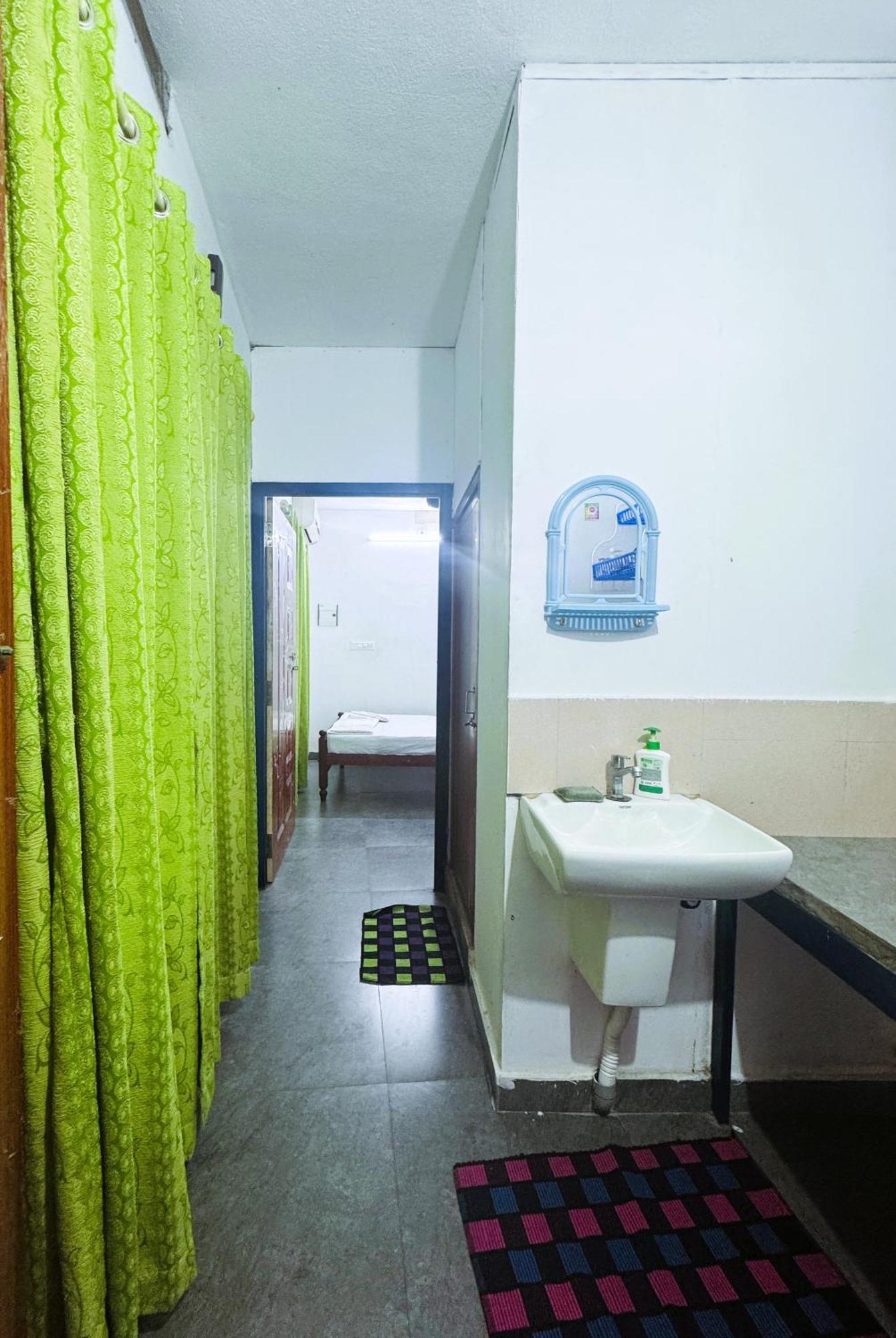 Vcs Apartments Parassinikadavu Parassinikkadavu ห้อง รูปภาพ
