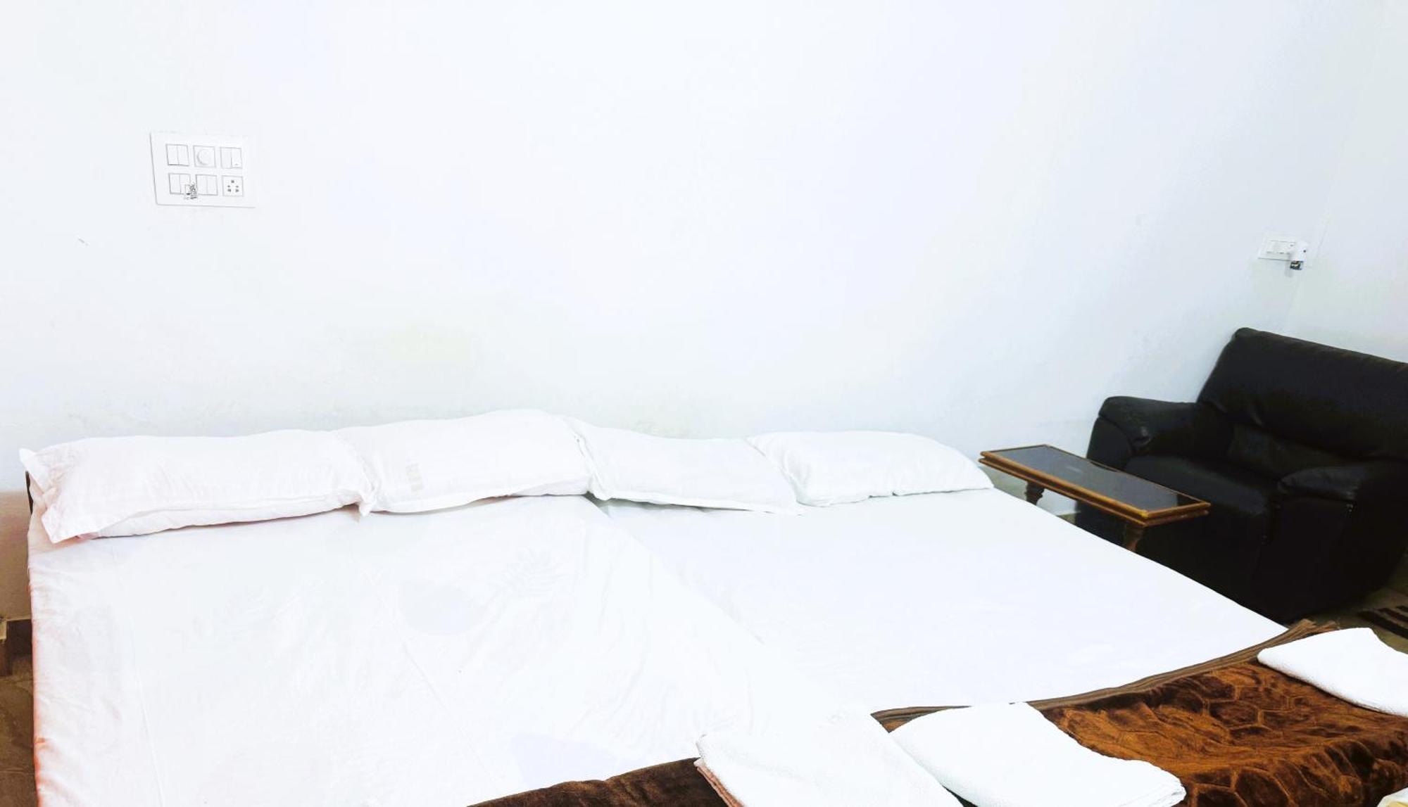 Vcs Apartments Parassinikadavu Parassinikkadavu ภายนอก รูปภาพ