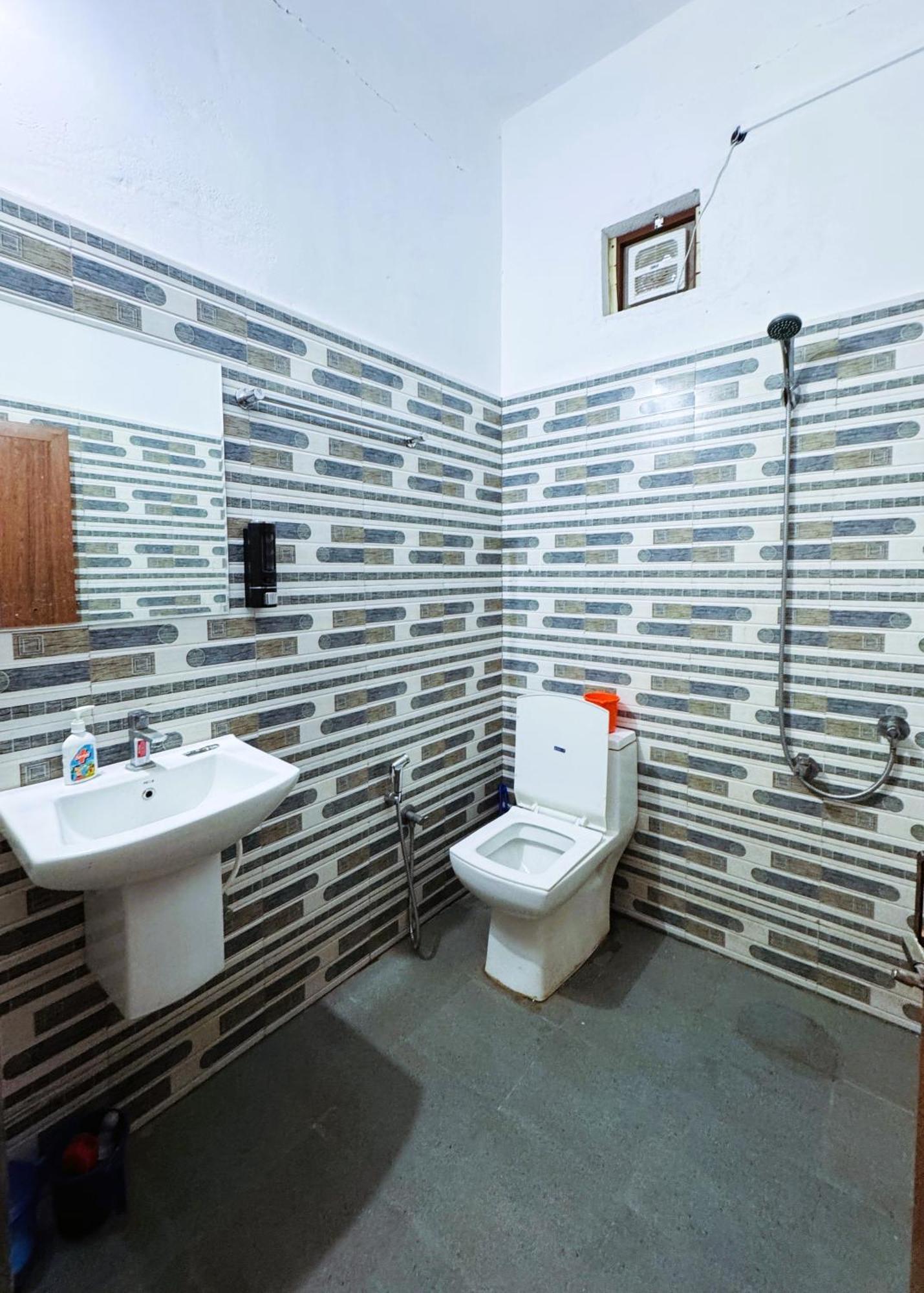 Vcs Apartments Parassinikadavu Parassinikkadavu ภายนอก รูปภาพ